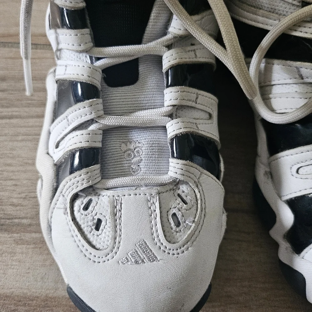 Adidas Kids White and Black  CRAZY 8 Kobe Bryant Sneaker size 6.5
